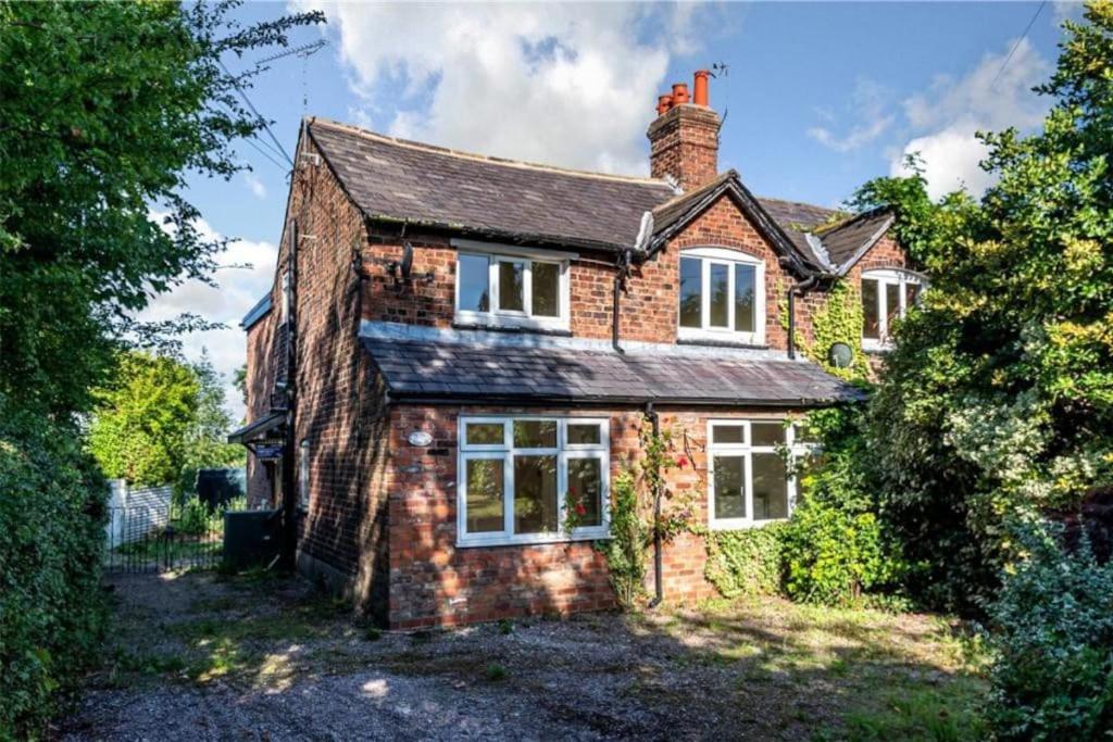 Charming Cottage Getaway In 艾纯查姆 外观 照片